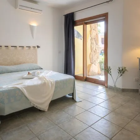 Tranquil Green Village Studio Sleeps 2 Child Num0476 *